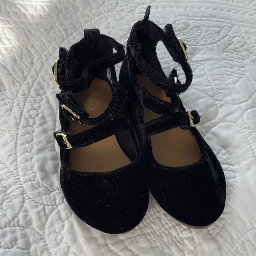 Old Navy Girls Buckle Velvet Shoe.